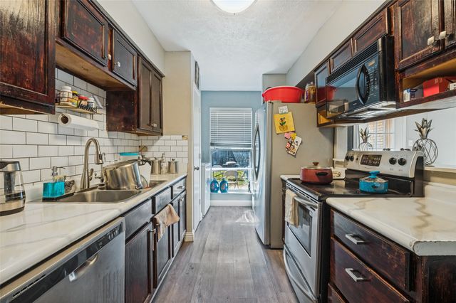 1202 Canyon Oaks Drive, Lancaster, TX 75146