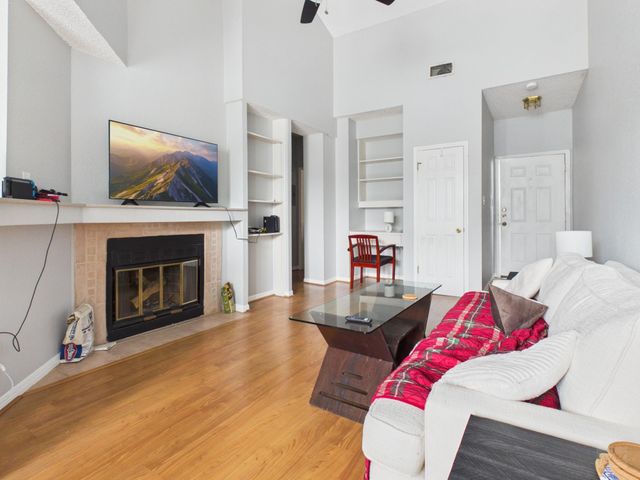 3111 Tom Green ST 305, Austin, TX 78705