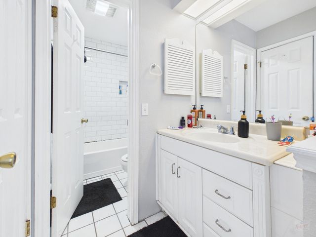 3111 Tom Green ST 305, Austin, TX 78705