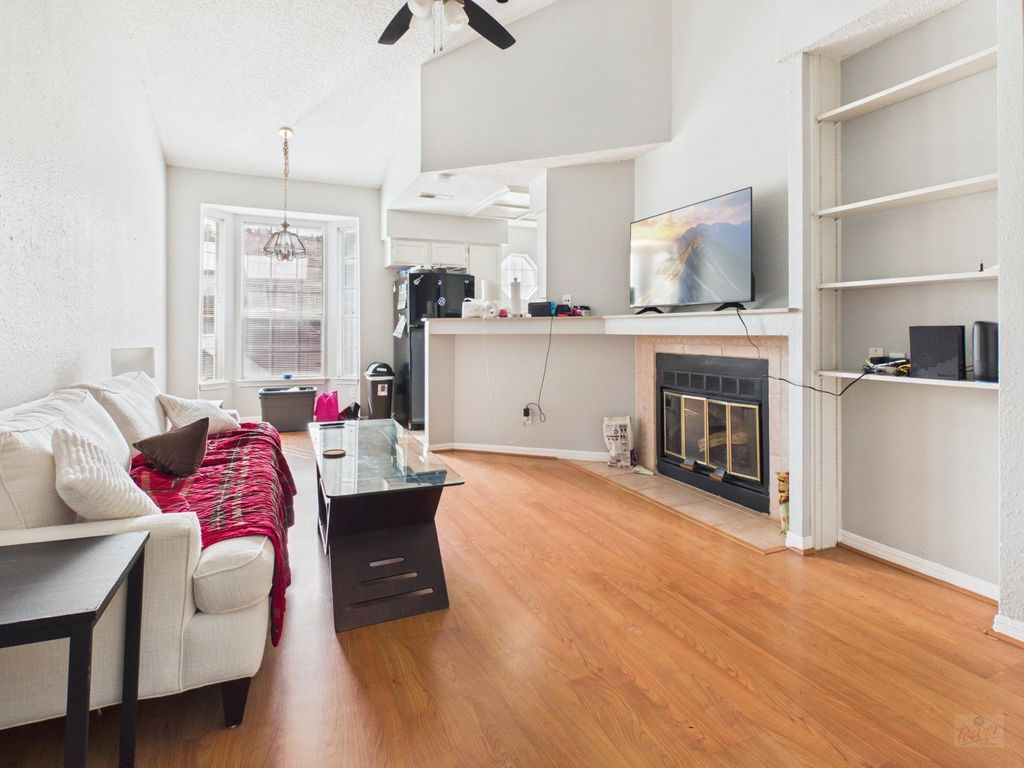 3111 Tom Green ST 305, Austin, TX 78705
