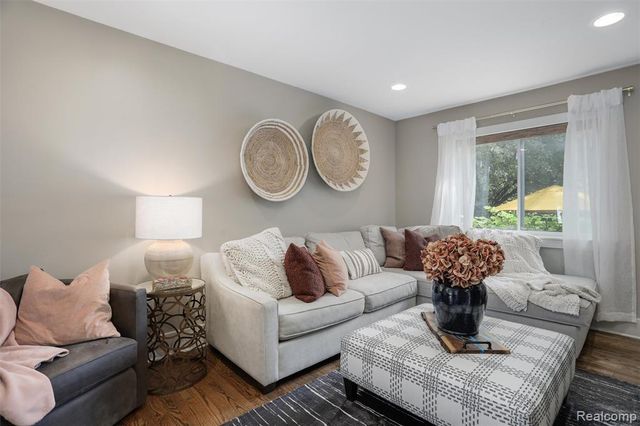 812 N Edison Avenue, Royal Oak, MI 48067