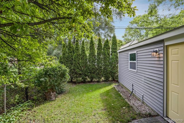 812 N Edison Avenue, Royal Oak, MI 48067
