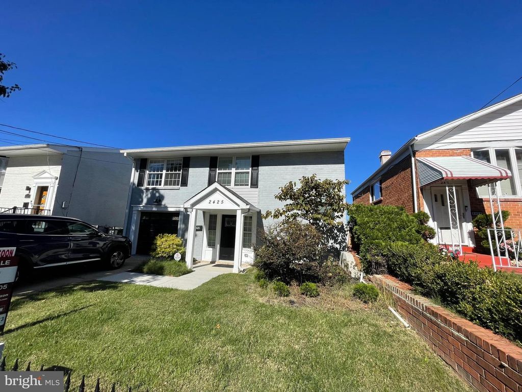 2425 SKYLAND PL SE, Washington, DC 20020