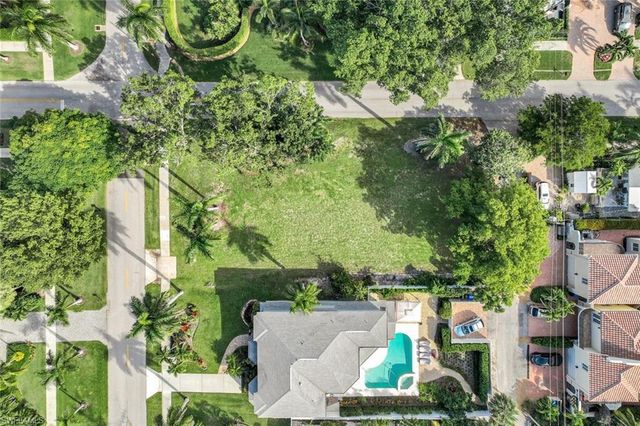 490 1st AVE S, Naples, FL 34102