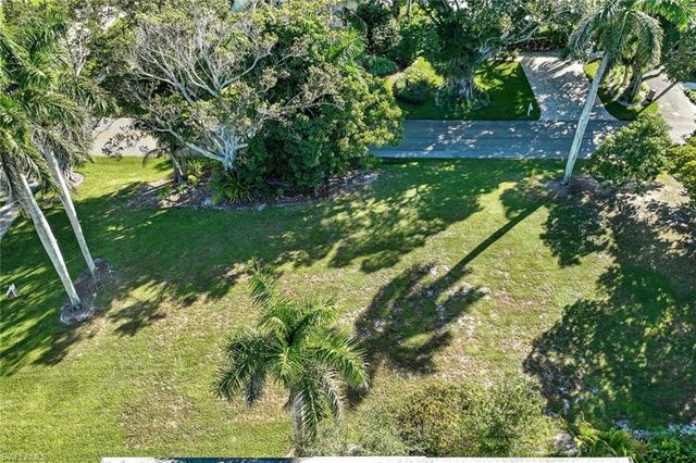 490 1st AVE S, Naples, FL 34102