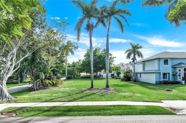 490 1st AVE S, Naples, FL 34102