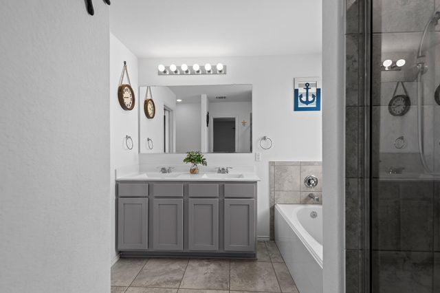 576 Greatest Gift WAY, Jarrell, TX 76537