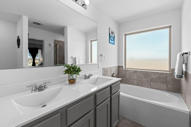 576 Greatest Gift WAY, Jarrell, TX 76537