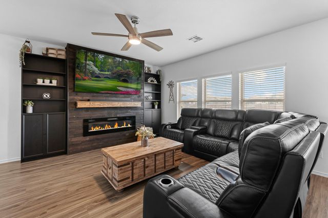 576 Greatest Gift WAY, Jarrell, TX 76537