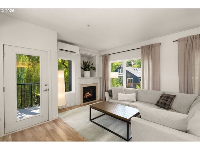 618 S NEVADA St H, Portland, OR 97219