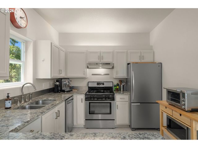 618 S NEVADA St H, Portland, OR 97219