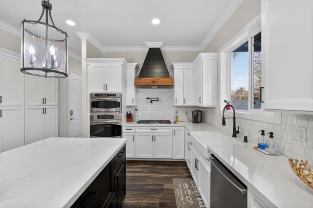 1303 Jordan Avenue, Clovis, CA 93611