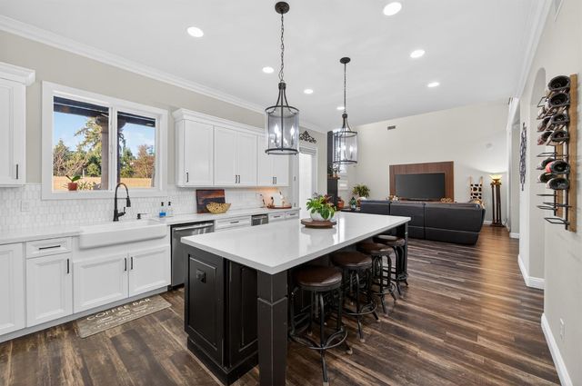 1303 Jordan Avenue, Clovis, CA 93611