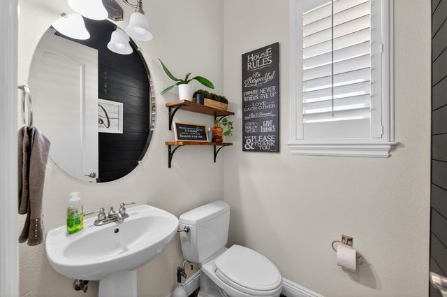 1303 Jordan Avenue, Clovis, CA 93611