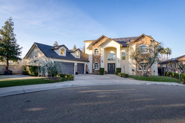 1303 Jordan Avenue, Clovis, CA 93611