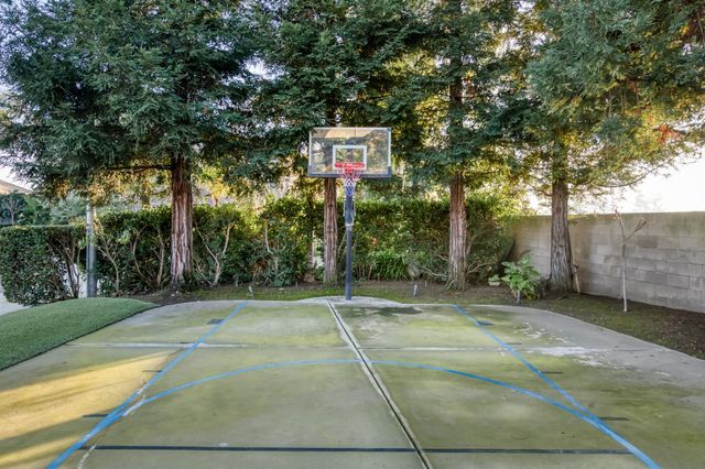 1303 Jordan Avenue, Clovis, CA 93611