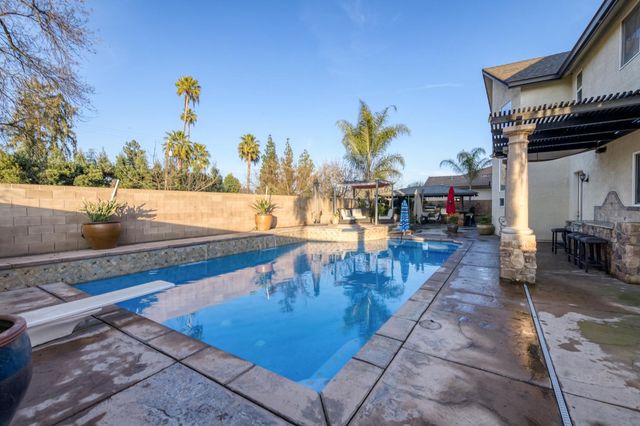 1303 Jordan Avenue, Clovis, CA 93611
