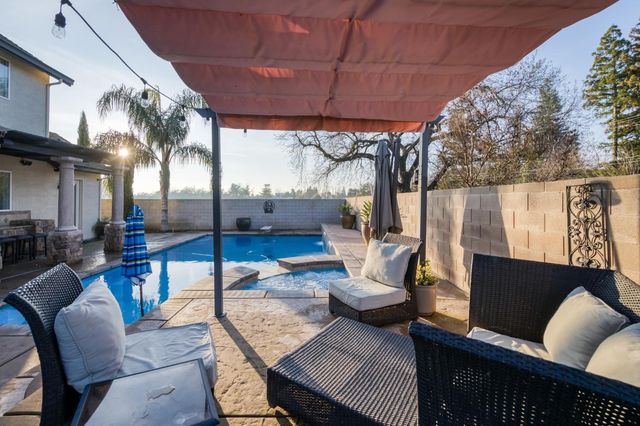 1303 Jordan Avenue, Clovis, CA 93611