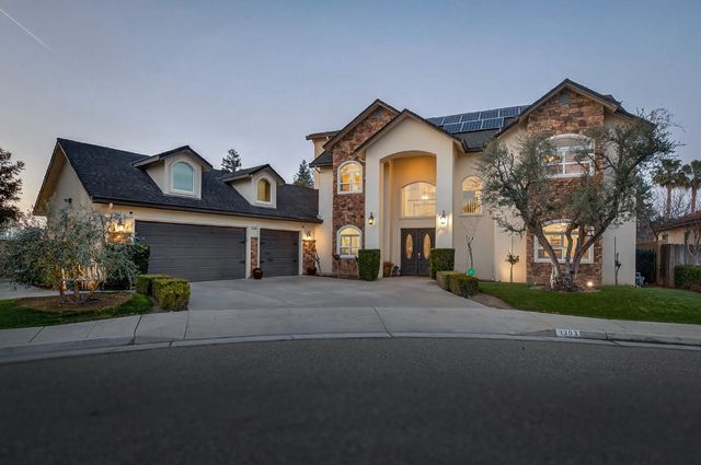 1303 Jordan Avenue, Clovis, CA 93611