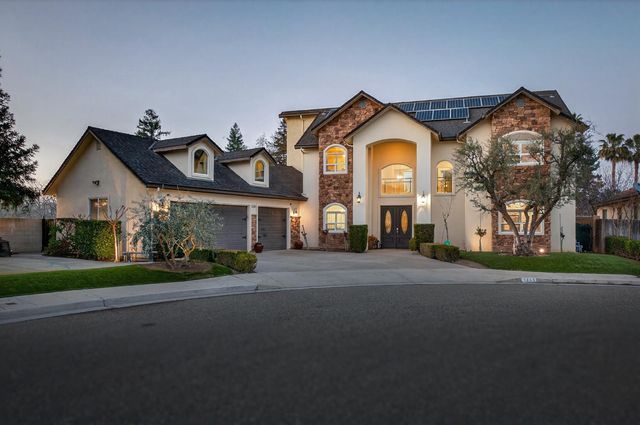 1303 Jordan Avenue, Clovis, CA 93611