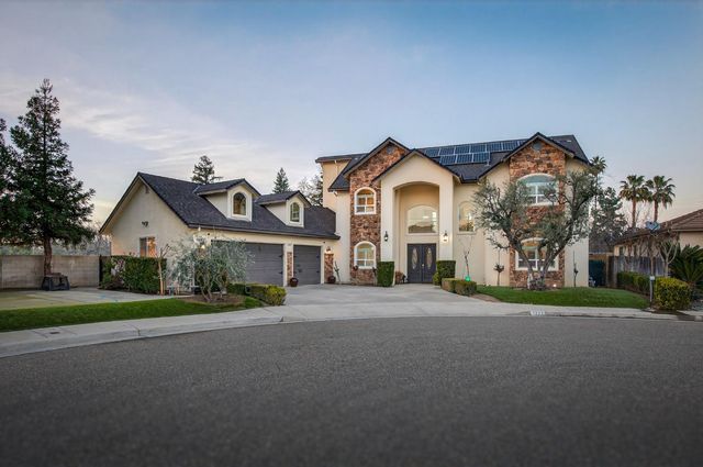 1303 Jordan Avenue, Clovis, CA 93611