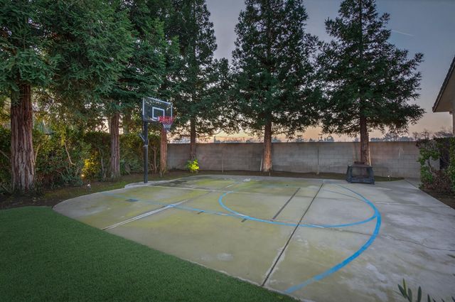 1303 Jordan Avenue, Clovis, CA 93611