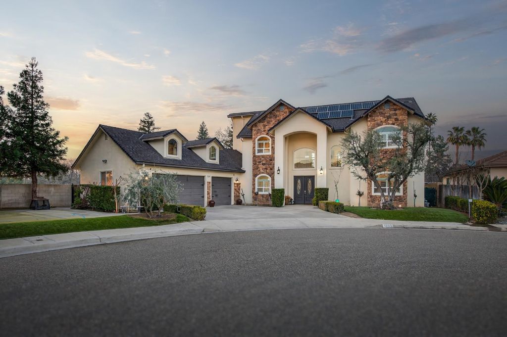 1303 Jordan Avenue, Clovis, CA 93611