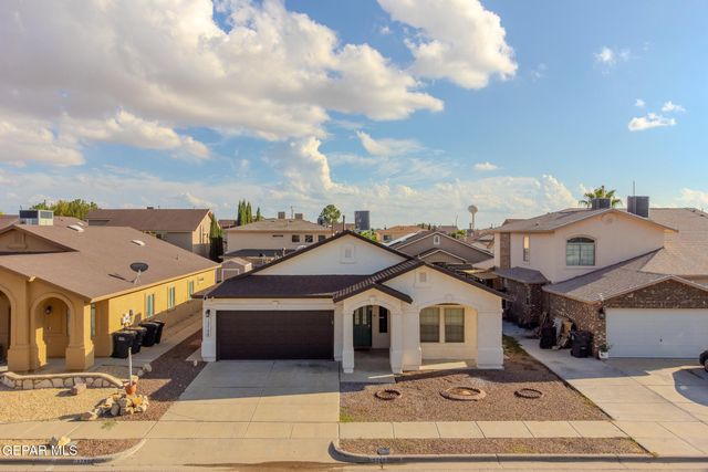13758 Paseo Las Nubes Drive, Horizon City, TX 79928