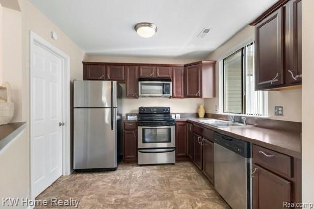 20791 Indian Creek Drive 78, Farmington Hills, MI 48335
