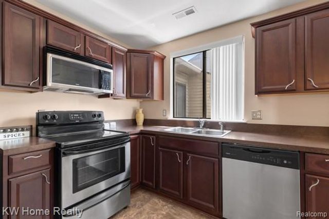 20791 Indian Creek Drive 78, Farmington Hills, MI 48335