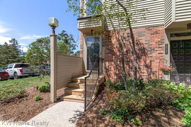 20791 Indian Creek Drive 78, Farmington Hills, MI 48335