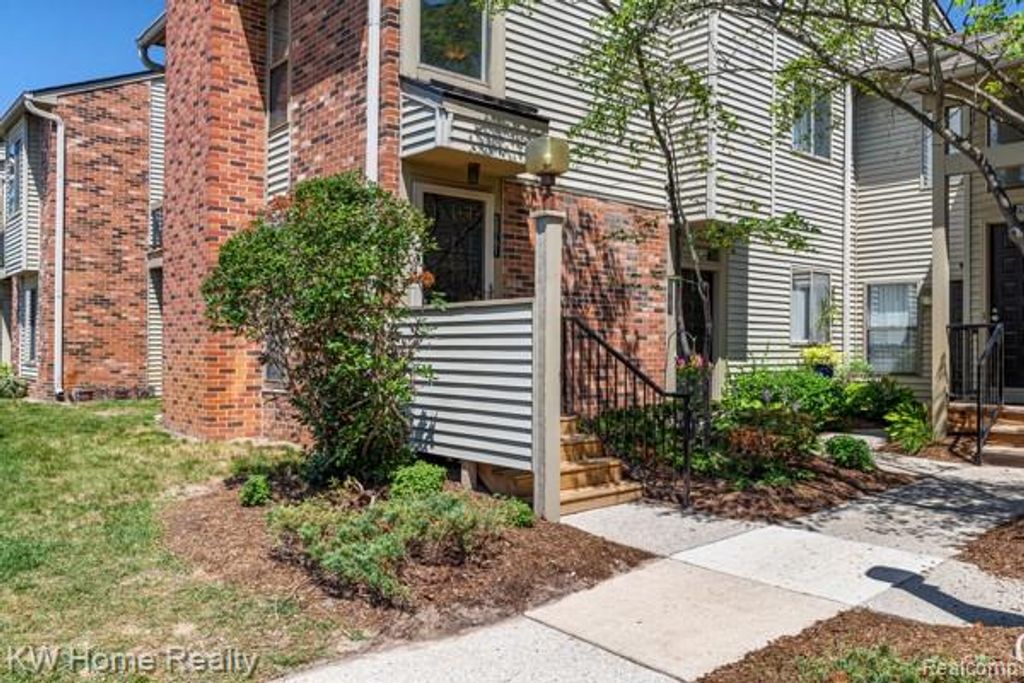 20791 Indian Creek Drive 78, Farmington Hills, MI 48335