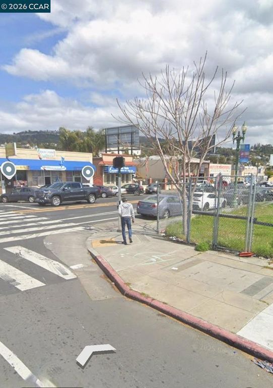Image 2 of property listing at 2742 W Havenscourt BLVD, Oakland, CA 94605