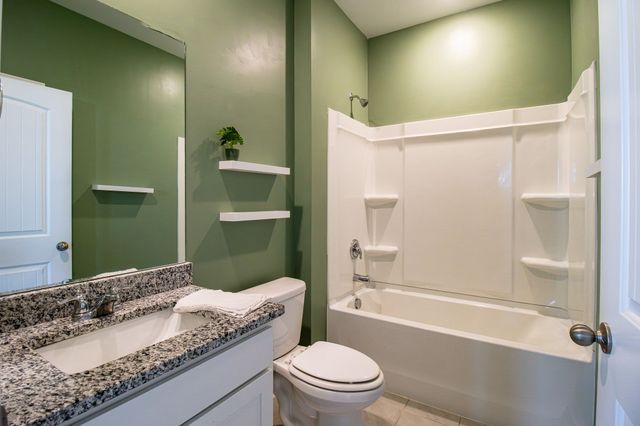 2405 Quinn Dr, White House, TN 37188