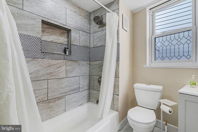 14 HANOVER STREET, New Oxford, PA 17350