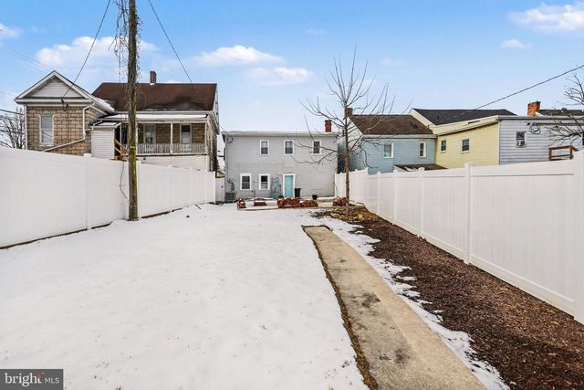 14 HANOVER STREET, New Oxford, PA 17350