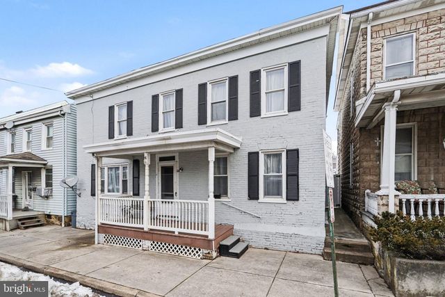 14 HANOVER STREET, New Oxford, PA 17350