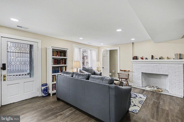 14 HANOVER STREET, New Oxford, PA 17350