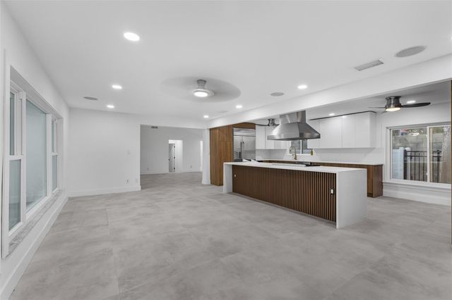 115 RAFAEL BOULEVARD NE, St Petersburg, FL 33704