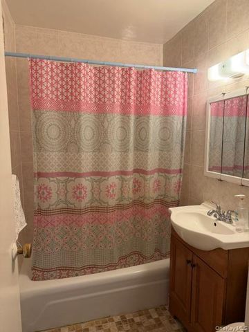 144-63 35th Avenue 6F, Flushing, NY 11354