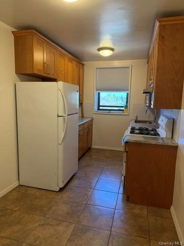 144-63 35th Avenue 6F, Flushing, NY 11354