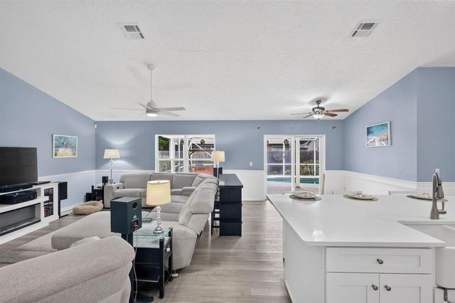 8295 SANDPINE Circle, Port St. Lucie, FL 34952