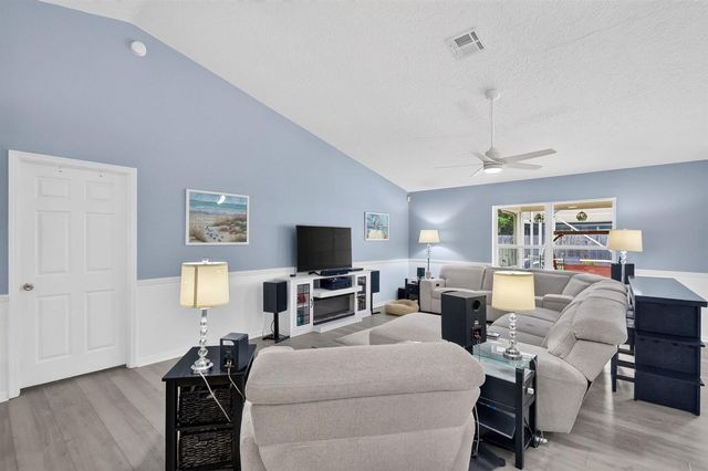 8295 SANDPINE Circle, Port St. Lucie, FL 34952