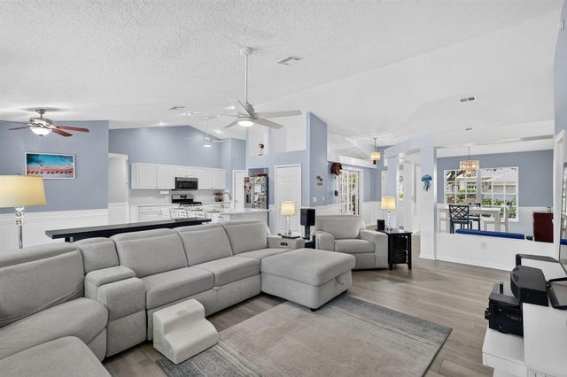 8295 SANDPINE Circle, Port St. Lucie, FL 34952