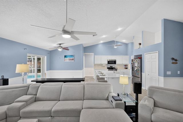 8295 SANDPINE Circle, Port St. Lucie, FL 34952