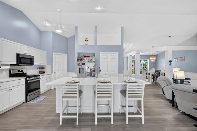 8295 SANDPINE Circle, Port St. Lucie, FL 34952