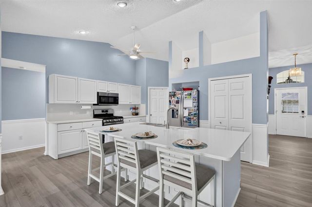 8295 SANDPINE Circle, Port St. Lucie, FL 34952