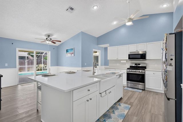 8295 SANDPINE Circle, Port St. Lucie, FL 34952