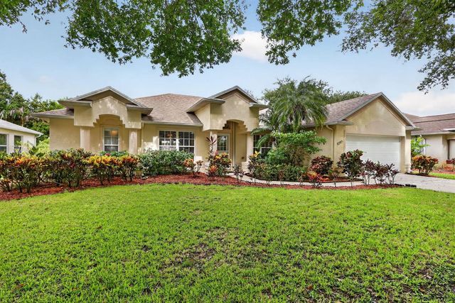 8295 SANDPINE Circle, Port St. Lucie, FL 34952