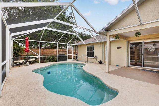 8295 SANDPINE Circle, Port St. Lucie, FL 34952